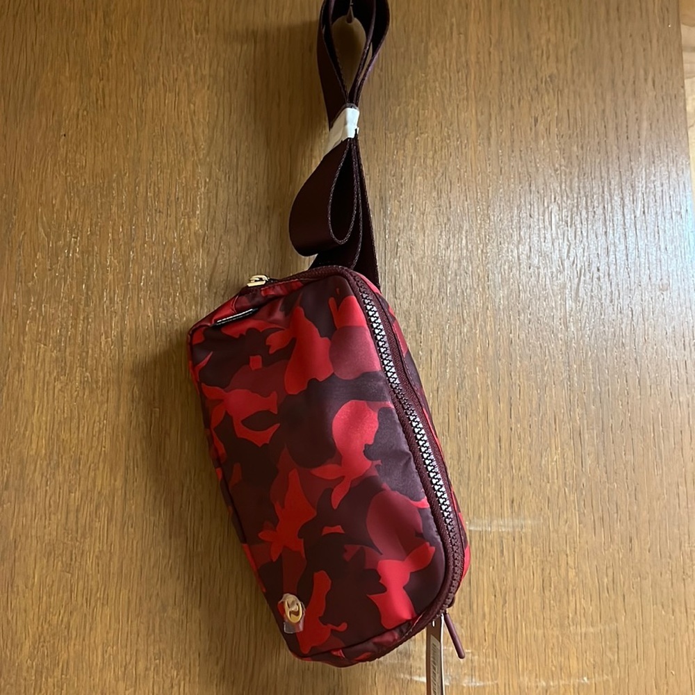 NWT Lululemon everywhere belt bag Lunar New Year 2023 - Picture 2 of 8